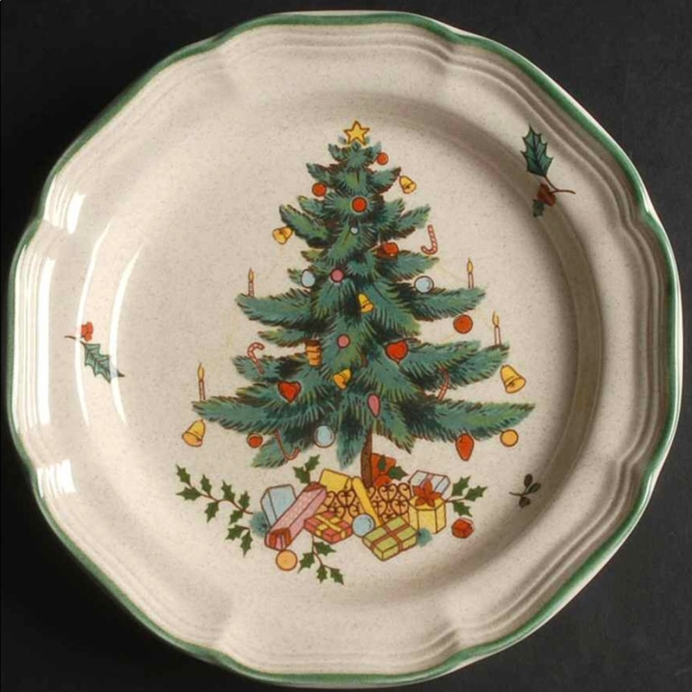 4 Mikasa Christmas Plates
